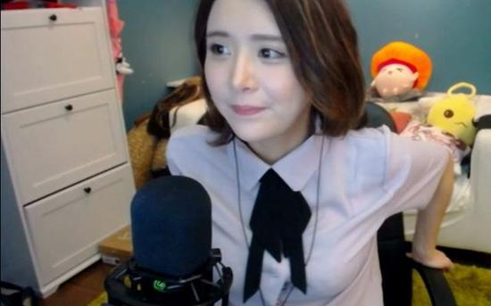 王思聪的宠臣！去年是若风，如今人气不足骚猪的四分之一