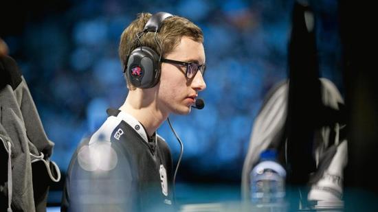 专访比尔森：成长为世界明星选手的艰辛之道