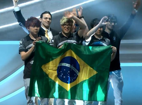 欧美网友热评EDG战败：中国战队一如既往为我们挽尊