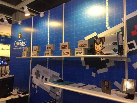 香港秋季电子展八位堂推首款蓝牙无线N64手柄