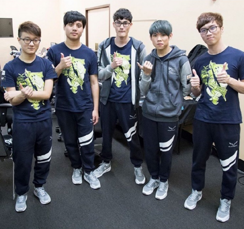 lol英雄联盟战队闪电狼五人全部续约 原班人马再战s7