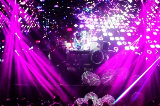 超豪华！女侠带你探秘世界各地的LOL工作室