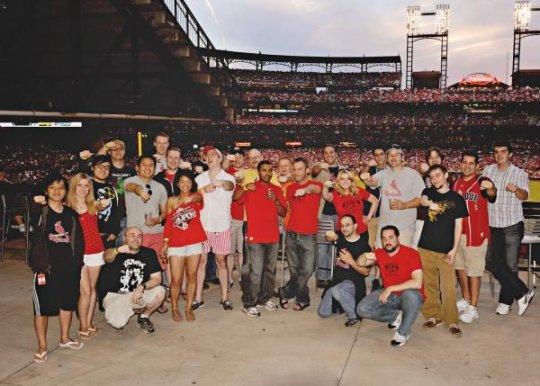 超豪华！女侠带你探秘世界各地的LOL工作室