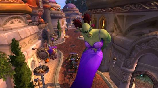 新玩法get！魔兽主城出现巨型裸体角色