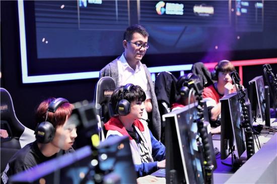 无手哥晓鹏：我从来没把自己当成残疾人