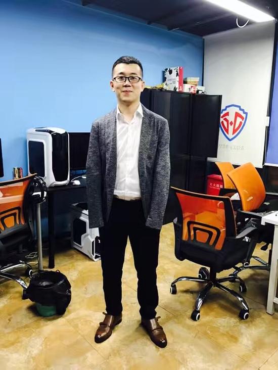 无手哥晓鹏：我从来没把自己当成残疾人