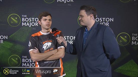 　　Q：我们注意到，你在第一局里使用了辅助蚂蚁，你打路人练这个套路有被喷过吗？