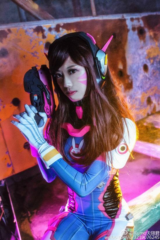 va cos挑战各种高难度动作