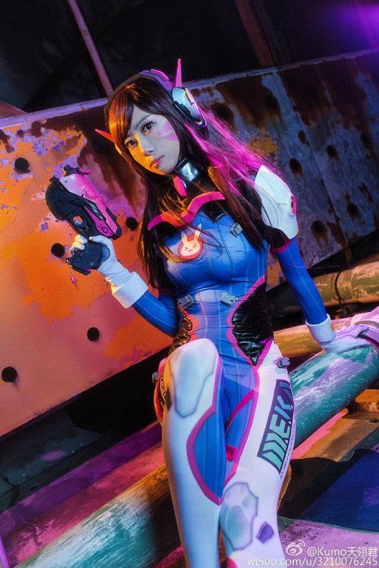 va cos挑战各种高难度动作