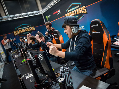 战胜世界冠军LG的瞬间，那种发自内心的喜悦和激动透过屏幕扑面而来