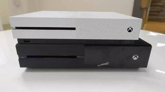 Xbox One S与Xbox One的外形对比