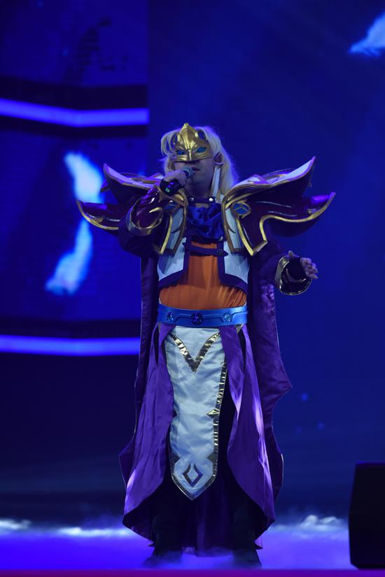 “无解肥”卡尔歌声很动听