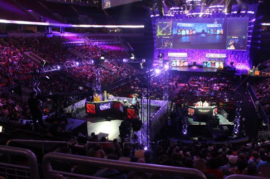 “VR+电竞”是个好概念 但现在谈还为时过早 ...