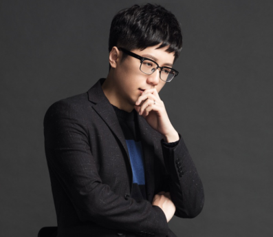 Q：这赛季其实很多网友都对LPL的实力看衰，但也有另一种声音是LPL会逆境重生，你倾向于哪种看法？