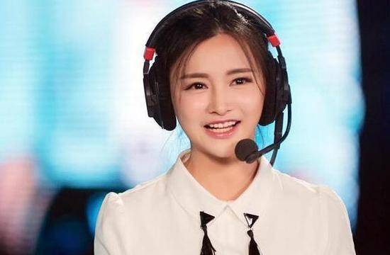 MISS之前是玩魔兽世界出身的，而且是职业选手哦，再到后来又做了主持人，兼职女主播。