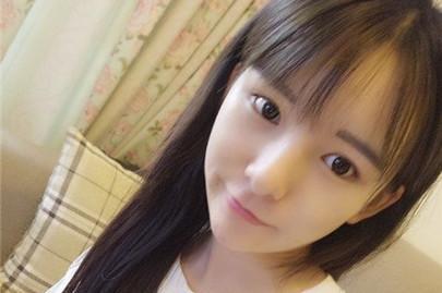 赵小臭的声音是吸引宅男的主要法宝，特别是唱歌，简直是让人欲罢不能。