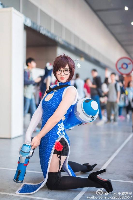 守望先锋小美cos 旗袍长腿美妈秀出好身材