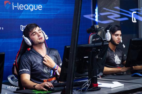 对于2017年，shox希望能拿到更多的冠军奖杯，并且成为2017年度选手的top1。