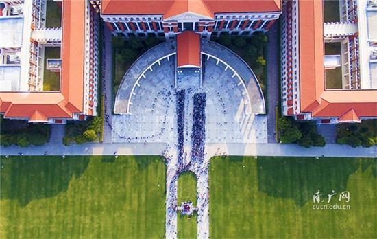 首个电竞本科专业开考 我感觉自己玩了假LOL