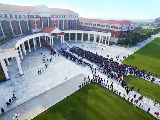 首个电竞本科专业开考 我感觉自己玩了假LOL