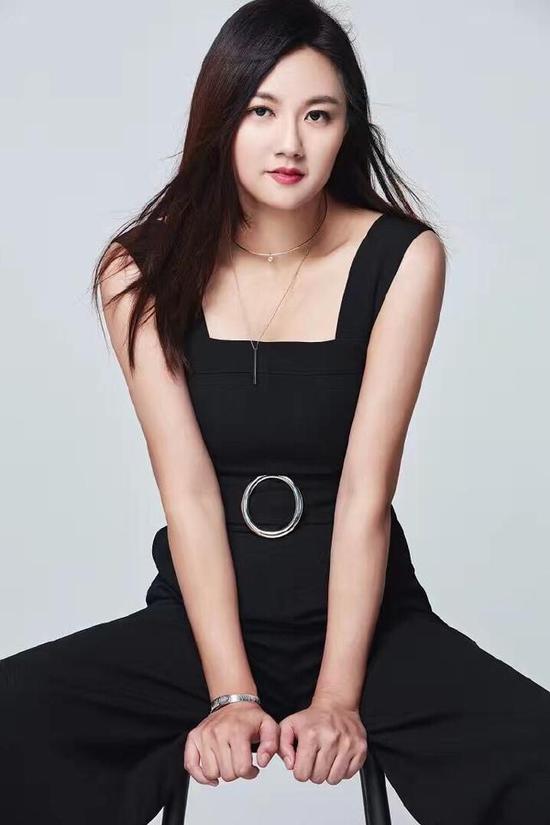 　　怎样?是不是感觉有点帅气啊?其实我觉得英姿飒爽更加的贴合苍姐!