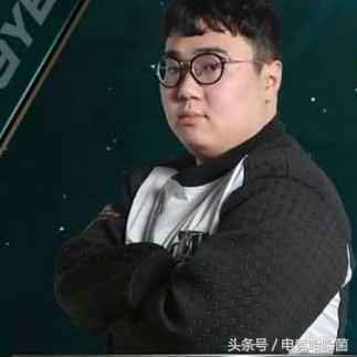 　　这个是小微笑的ID，我对他印象比较深的是之前因为代练被拳头禁赛禁了7个月