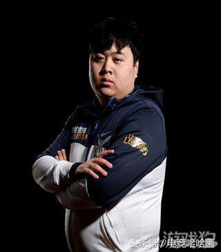 　　看这胜率，名字这么长，其实换个简单的称呼可能很多人就认识了：lucky，在EH打过辅助打过野，在皇族玩打野，获得S3亚军