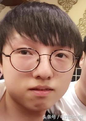 　　mlxg，现在的RNG的打野，之前跟芜湖神对喷，最后真的打到了国服第一