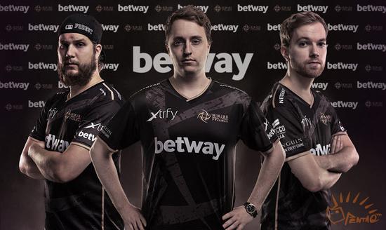 传奇CS战队Ninjas in Pajamas（NiP）与赞助商Betway。（照片来自NiP官网）