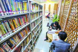有的网吧转型成了书香馆