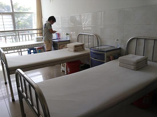 临沂网戒中心盟友们居住的小室，被子都被叠成豆腐块。