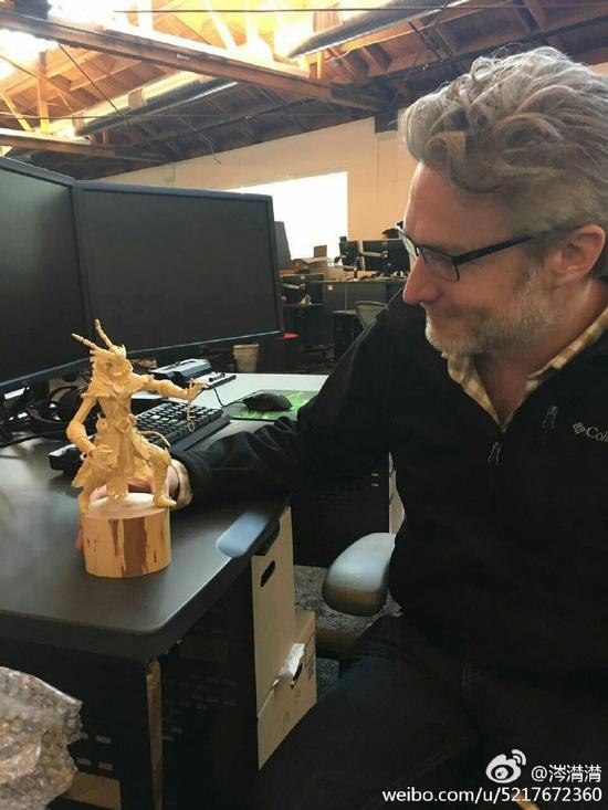 尿毒症LOL玩家用筷子造锤石