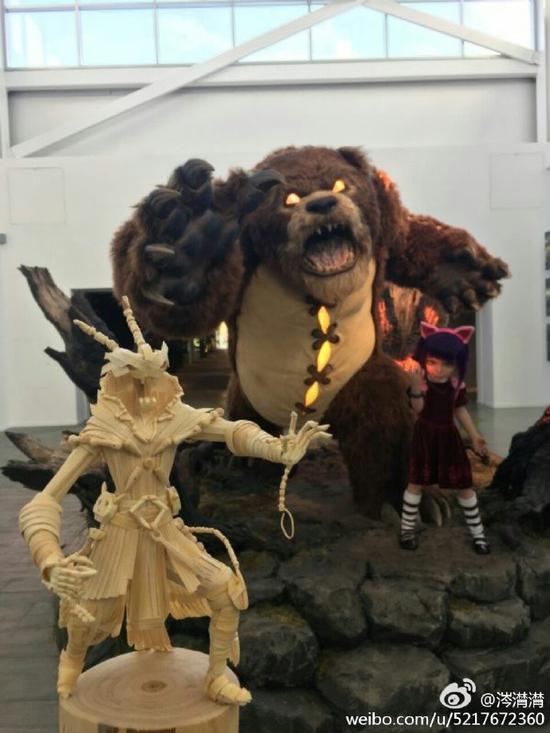 尿毒症LOL玩家用筷子造锤石