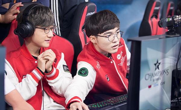 　　Wolf对BBQ禁娜美、玛尔扎哈、锤石进行了简评，禁这些英雄对我们没有影响，不过禁了一手锤石还是让我们比较惊讶。