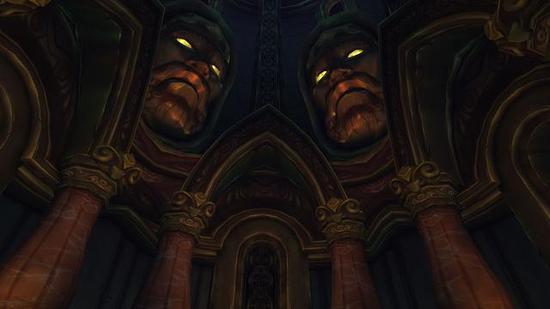 这是囚禁萨格拉斯的vip房间的大门。可以看到门上的圆环有着和阿曼苏尔之眼类似的符号。