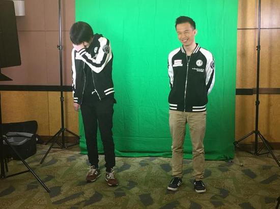 拒绝者：对不起，我实在忍不住了，这个动作实在太羞耻了。