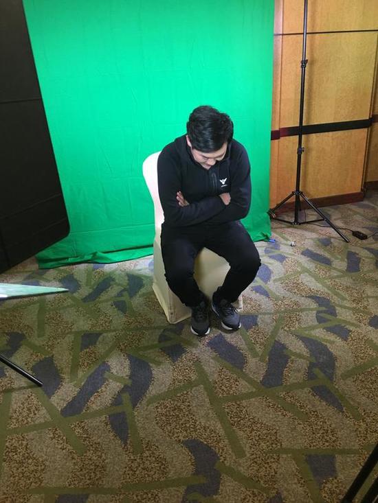 二冰：我肚子太大下不去了。