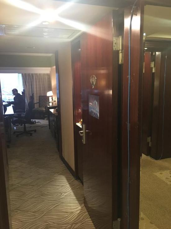 所以昨天的Liquid训练房正对着熙熙攘攘的TNC，显得特别的落寞，这也印证了一个道理：一个人的寂寞两个人的错。