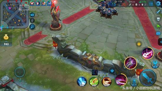 10个人全部不动小兵把对面团灭，然后水晶打爆，最后失败