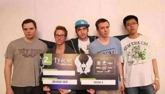 (左起分别是：布狗，AKKE，loda，S4和EEsama)