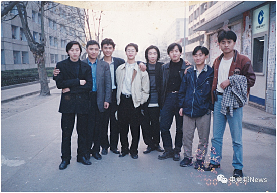 老AG时代开启寒羽良首次访成都老AG主要创始人合影
