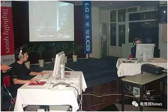 YR回忆录2001年YR与当时星际争霸加拿大籍韩国选手Grrrrrrrr在北京进行表演赛