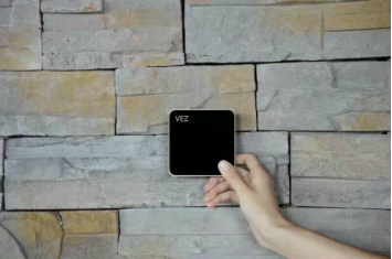 　　如此一来，玩游戏岂不是超爽吗?用VEZ乐BOX智能微型投影仪，王者路上轻松行。