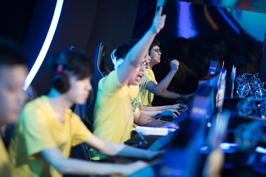 “变态”的另一重身份，竟是中国电竞老婆奴