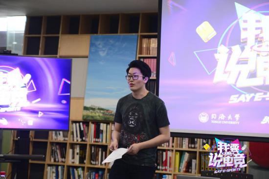 （管泽元授课现场图片）