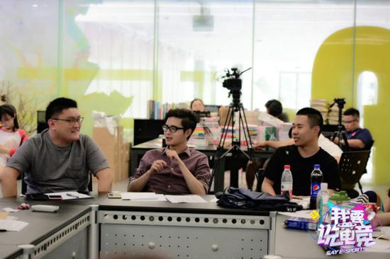 （左起：英众文化CEO徐鲤、讲师Remember、英众文化电竞教育负责人郭佳庆）