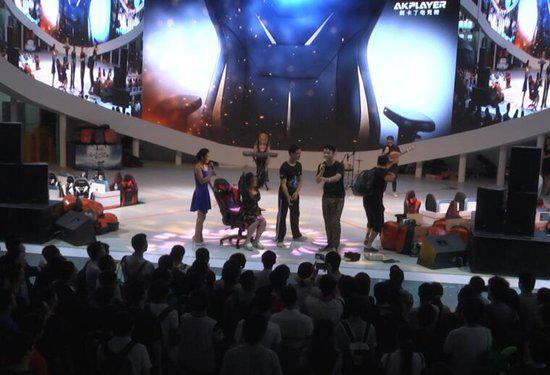 蜗牛游戏展台-玩家用奢侈品包包竞拍阿卡丁座椅