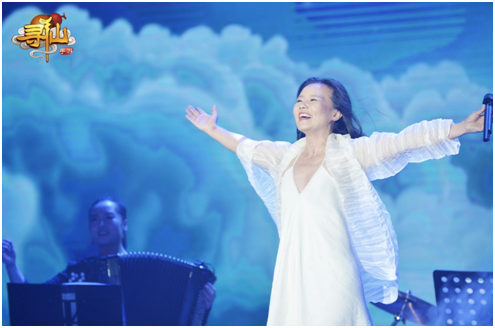 龚琳娜现场献唱《飞》