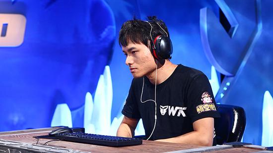 &nbsp; &nbsp; SHRoyalBaiZe 1：3 悟空丶特兰克斯