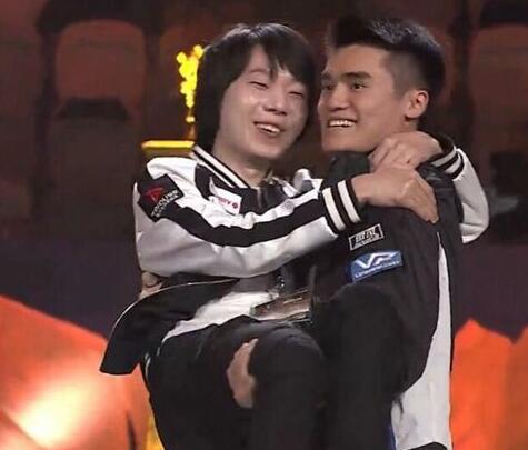 vg顺利抵达乌克兰微博晒拒绝者盛世美颜